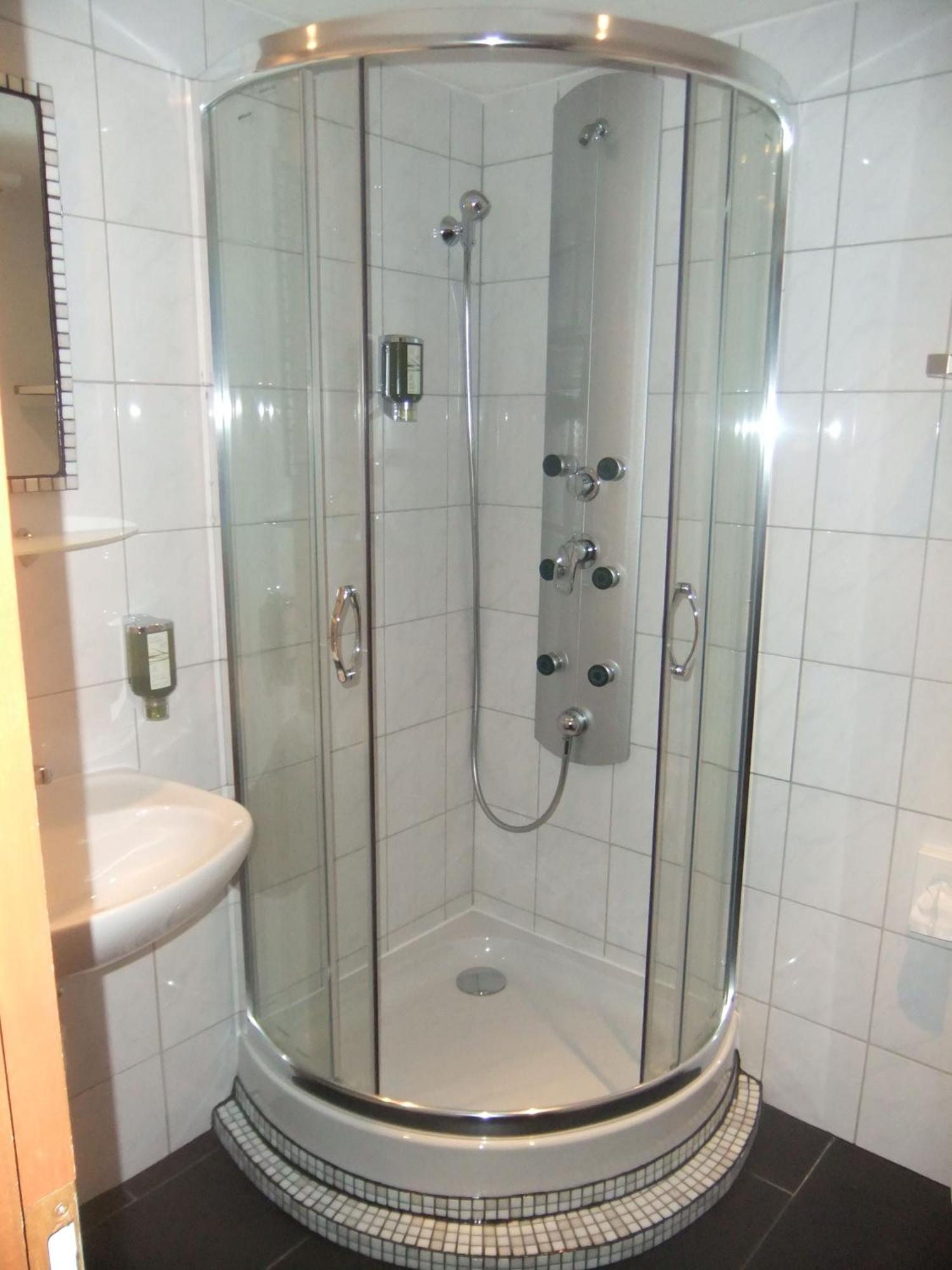 Hotel Weisshorn Goms Quarto foto