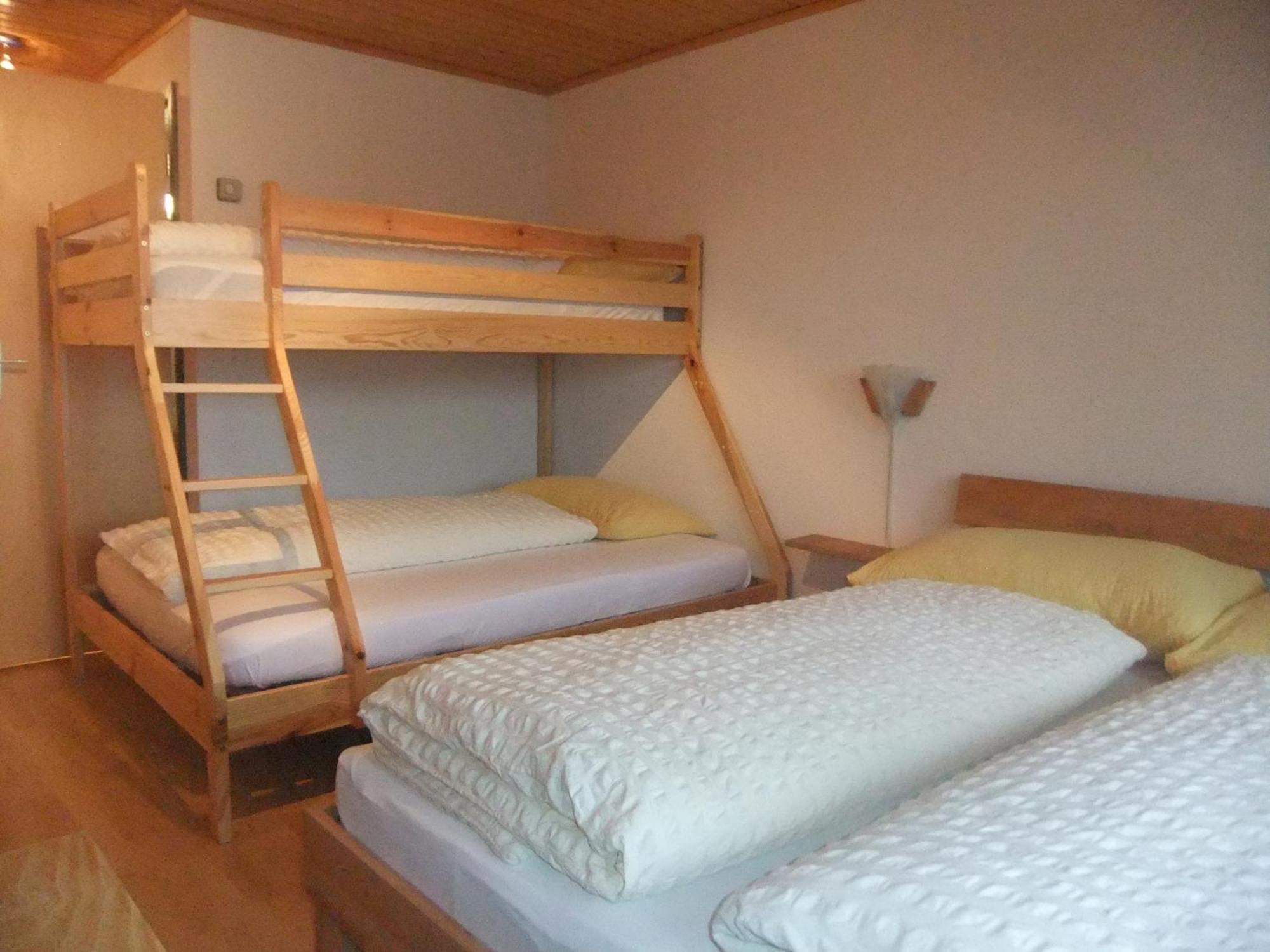 Hotel Weisshorn Goms Quarto foto
